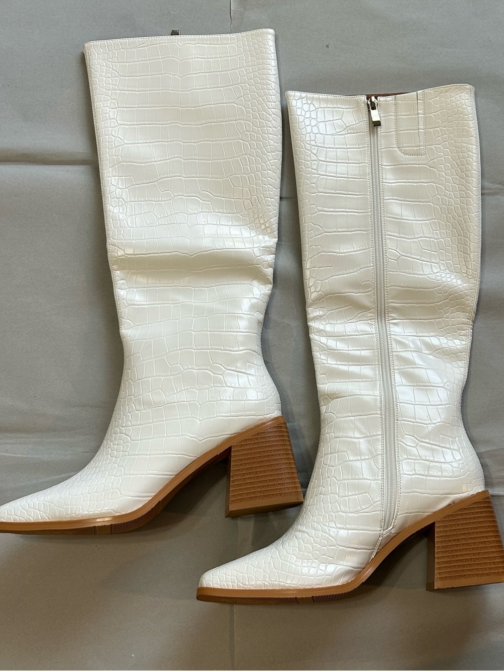 NWT MUCCCUTE White Croc Embossed Square Toe Knee High Boots Sz 8